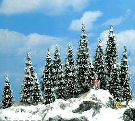 Busch 20 sapins enneig&eacute;s