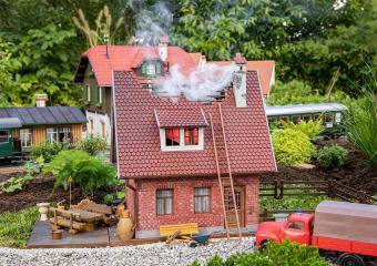 Faller Maison en briques en feu