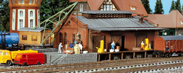 Faller Hangar marchandises +grue N