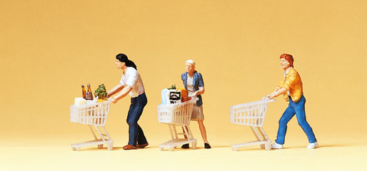 Preiser clients poussant un caddie