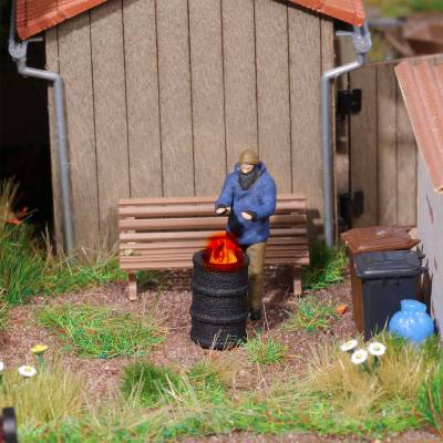 Busch Baril &agrave; feu et figurine