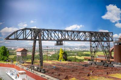 --Faller-Grue &agrave; portique