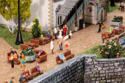 Faller 64 bancs et 30 tables