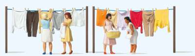 Preiser Femmes étendant du linge