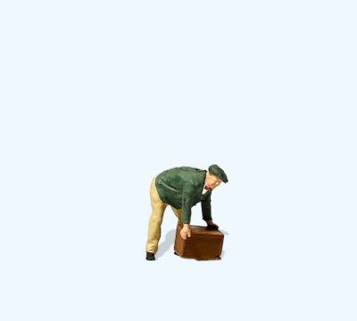 Preiser Homme soulevant une caisse