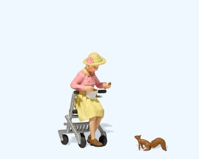 Preiser Dame âgée avec déambulateur